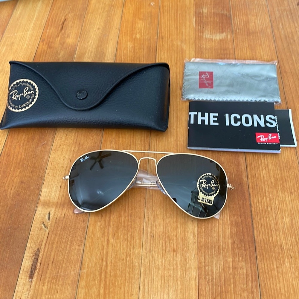 New Ray Ban Classic Aviator in Gold